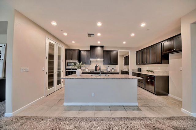 824 River Pointe Cir, Oakdale, CA 95361