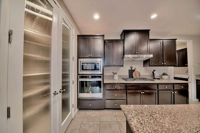 824 River Pointe Cir, Oakdale, CA 95361