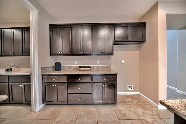 824 River Pointe Cir, Oakdale, CA 95361