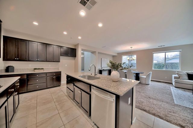 824 River Pointe Cir, Oakdale, CA 95361