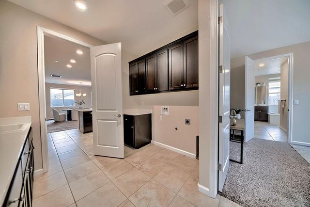 824 River Pointe Cir, Oakdale, CA 95361