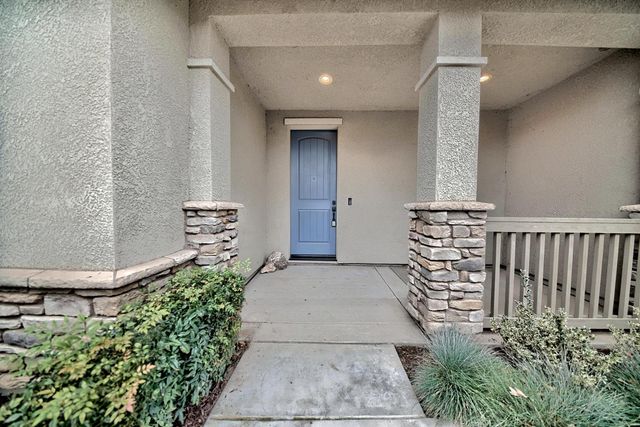 824 River Pointe Cir, Oakdale, CA 95361