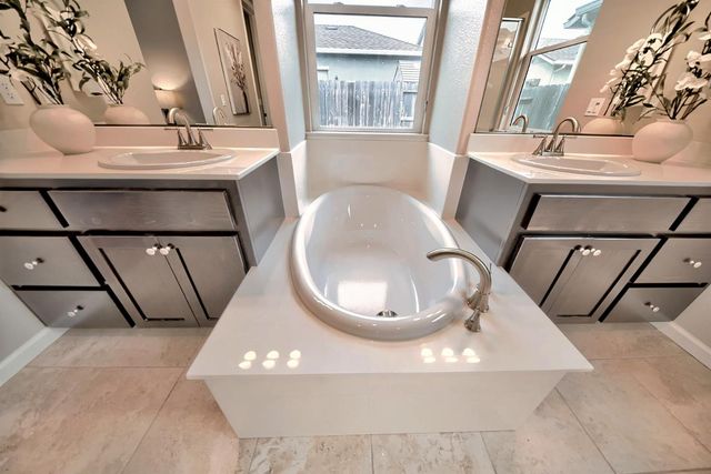 824 River Pointe Cir, Oakdale, CA 95361