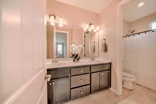 824 River Pointe Cir, Oakdale, CA 95361