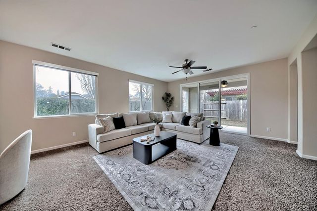 824 River Pointe Cir, Oakdale, CA 95361