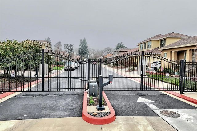 824 River Pointe Cir, Oakdale, CA 95361