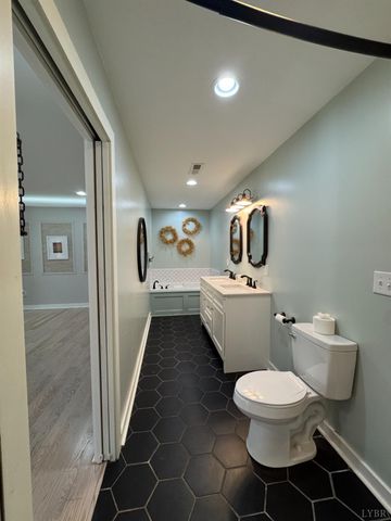 1369 Timberlake Drive, Lynchburg, VA 24502