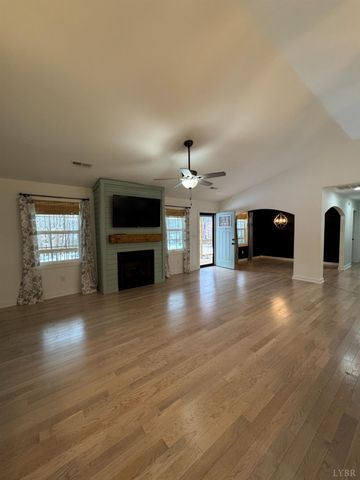 1369 Timberlake Drive, Lynchburg, VA 24502