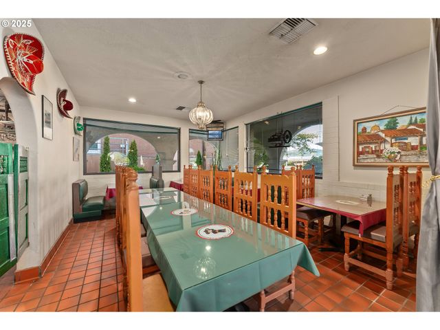 1347 Ne STEPHENS St, Roseburg, OR 97470