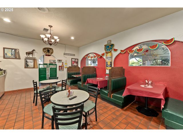 1347 Ne STEPHENS St, Roseburg, OR 97470