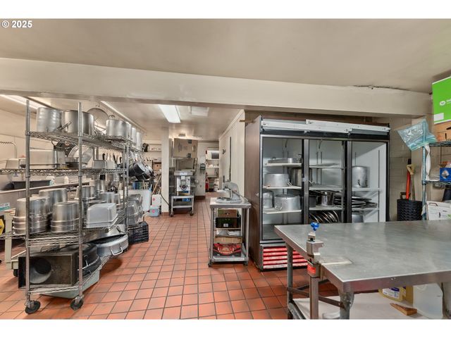 1347 Ne STEPHENS St, Roseburg, OR 97470