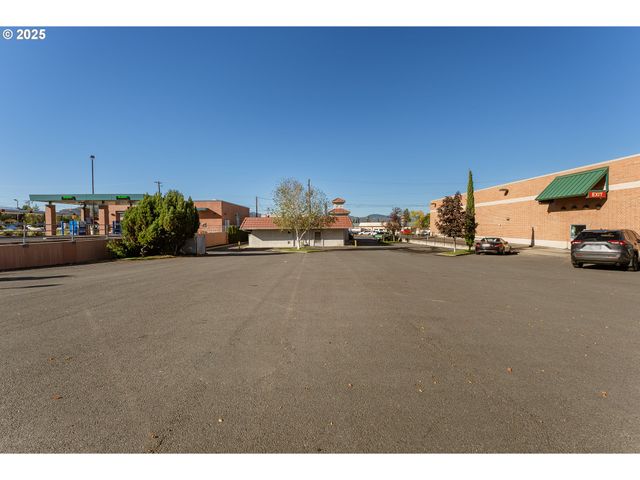 1347 Ne STEPHENS St, Roseburg, OR 97470