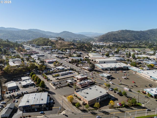 1347 Ne STEPHENS St, Roseburg, OR 97470