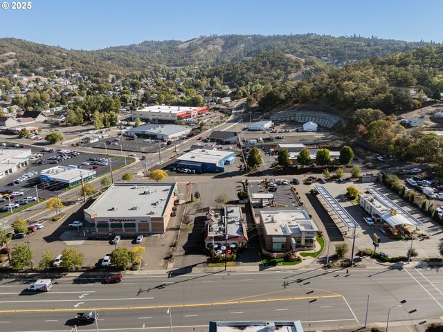 1347 Ne STEPHENS St, Roseburg, OR 97470