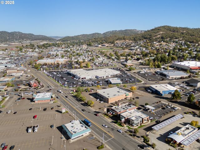 1347 Ne STEPHENS St, Roseburg, OR 97470