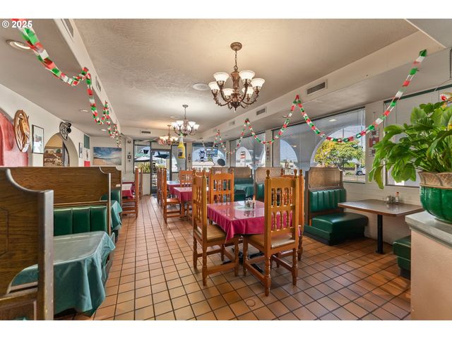 1347 Ne STEPHENS St, Roseburg, OR 97470