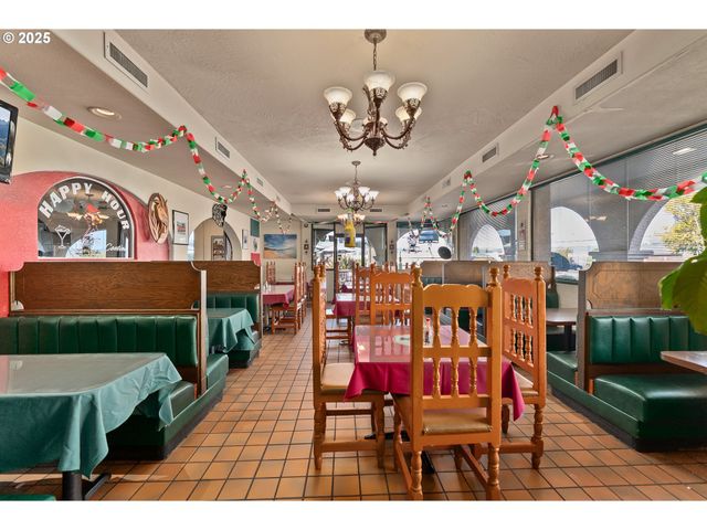 1347 Ne STEPHENS St, Roseburg, OR 97470