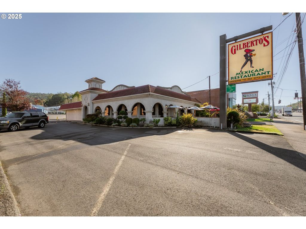 1347 Ne STEPHENS St, Roseburg, OR 97470