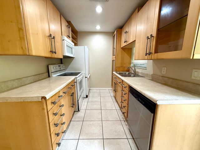 8746 Sunset Drive, Palm Beach Gardens, FL 33410