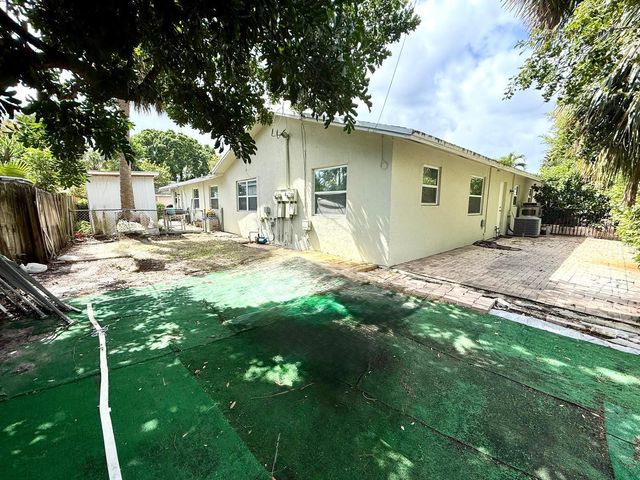 8746 Sunset Drive, Palm Beach Gardens, FL 33410