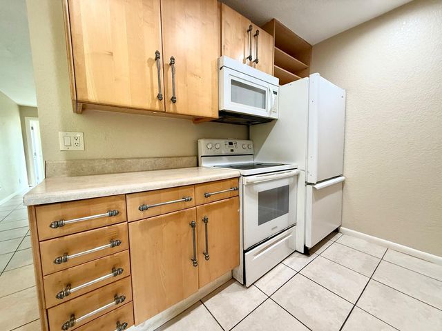 8746 Sunset Drive, Palm Beach Gardens, FL 33410