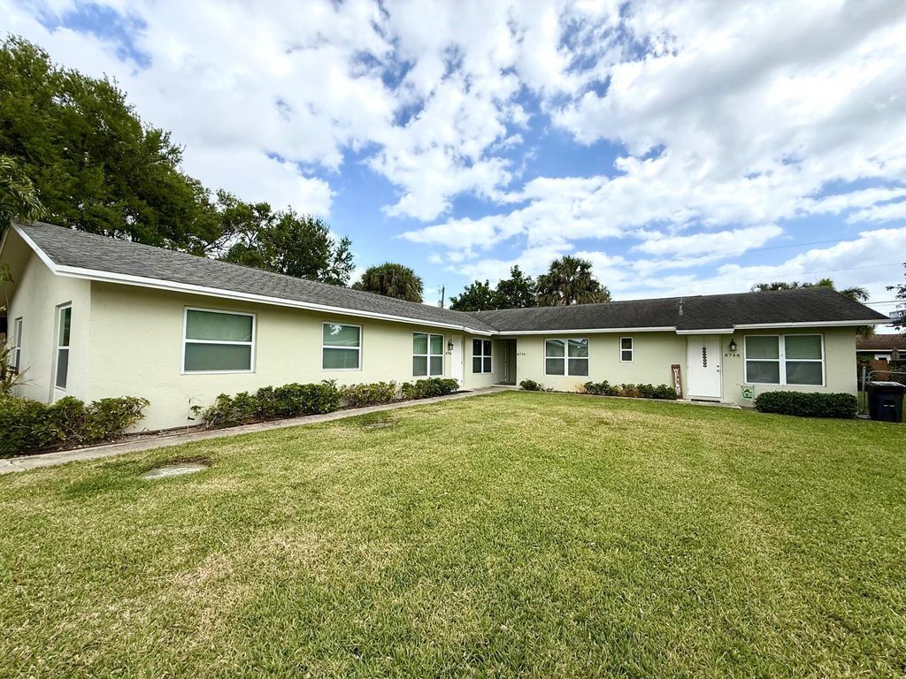 8746 Sunset Drive, Palm Beach Gardens, FL 33410