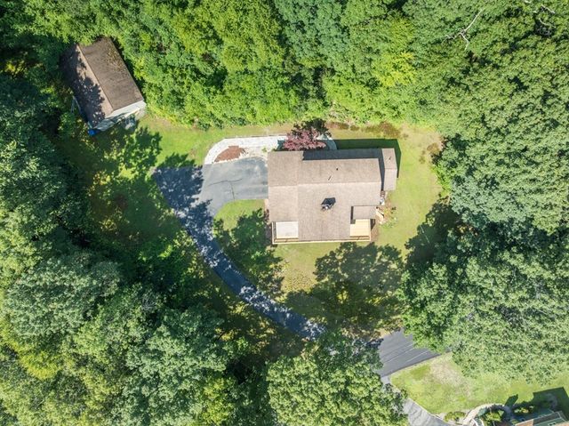 35 Old Stagecoach Dr, Monson, MA 01057