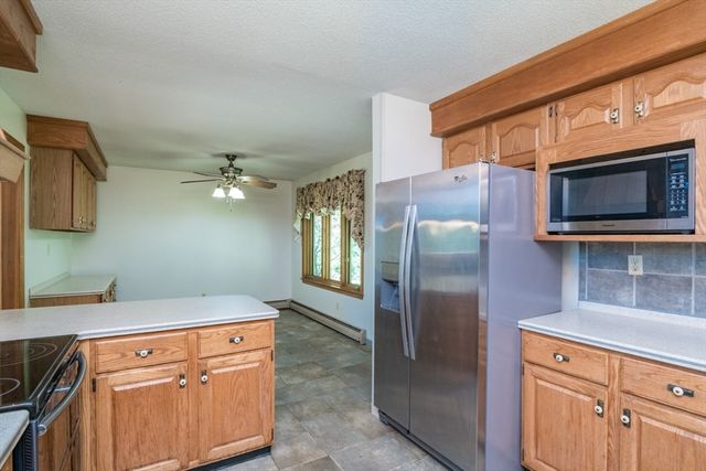35 Old Stagecoach Dr, Monson, MA 01057