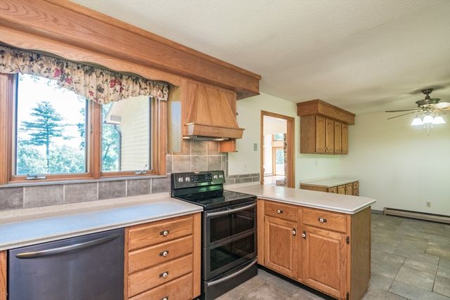 35 Old Stagecoach Dr, Monson, MA 01057