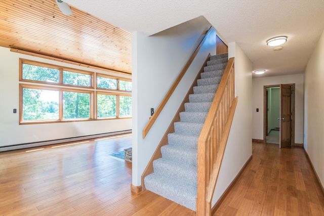 35 Old Stagecoach Dr, Monson, MA 01057