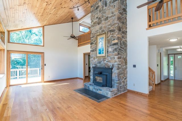 35 Old Stagecoach Dr, Monson, MA 01057