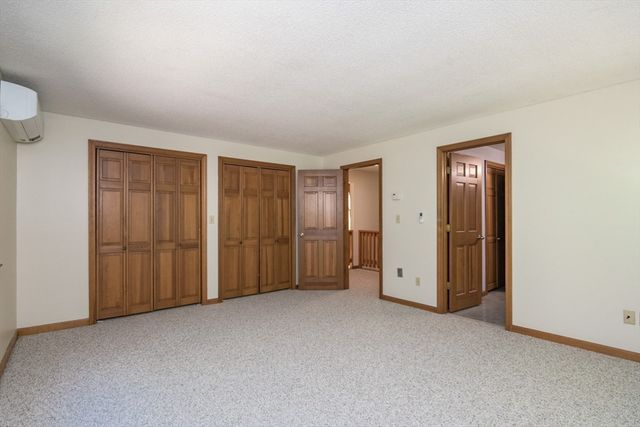 35 Old Stagecoach Dr, Monson, MA 01057