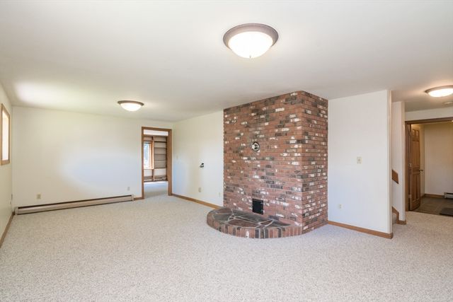 35 Old Stagecoach Dr, Monson, MA 01057