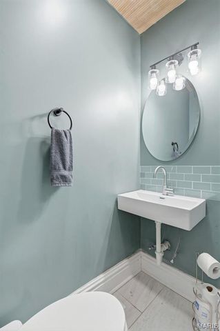 4449 W Belle Place, St Louis, MO 63108