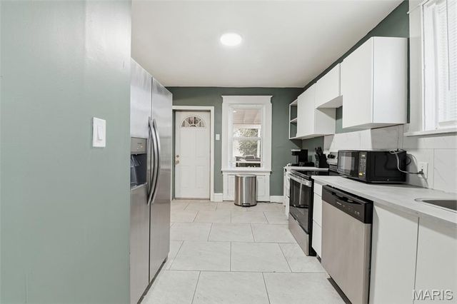 4449 W Belle Place, St Louis, MO 63108