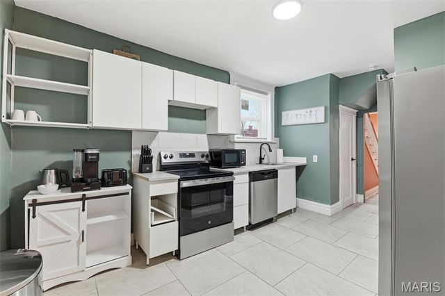 4449 W Belle Place, St Louis, MO 63108