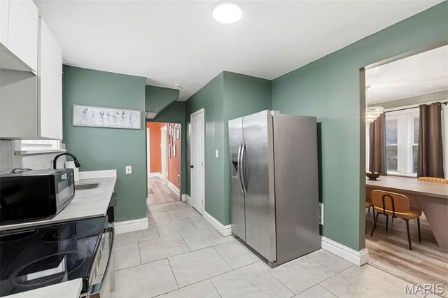 4449 W Belle Place, St Louis, MO 63108