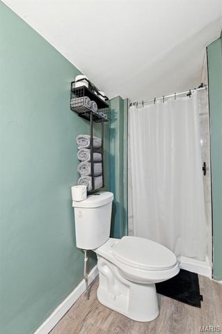 4449 W Belle Place, St Louis, MO 63108