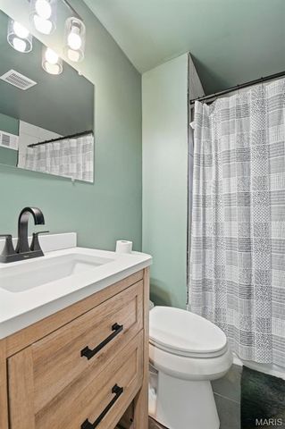 4449 W Belle Place, St Louis, MO 63108