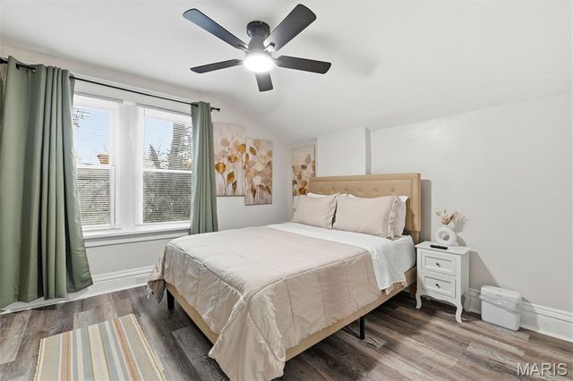 4449 W Belle Place, St Louis, MO 63108