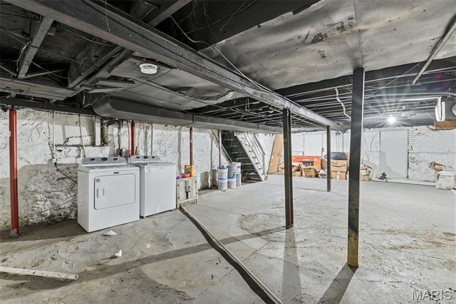 4449 W Belle Place, St Louis, MO 63108