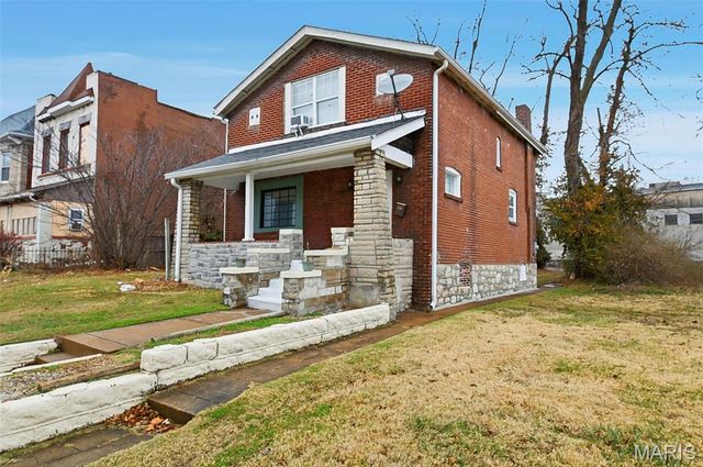 4449 W Belle Place, St Louis, MO 63108
