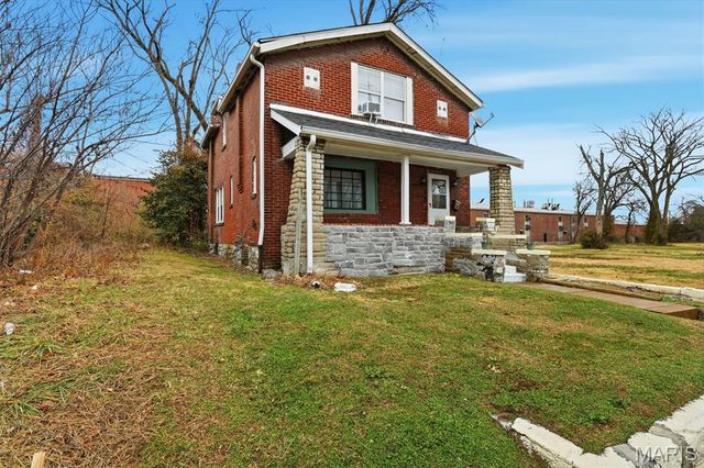 4449 W Belle Place, St Louis, MO 63108