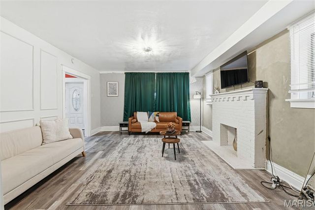 4449 W Belle Place, St Louis, MO 63108