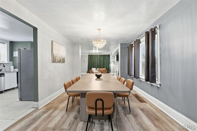 4449 W Belle Place, St Louis, MO 63108