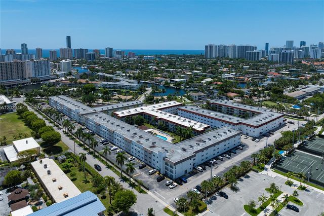 541 Blue Heron Dr 308, Hallandale Beach, FL 33009