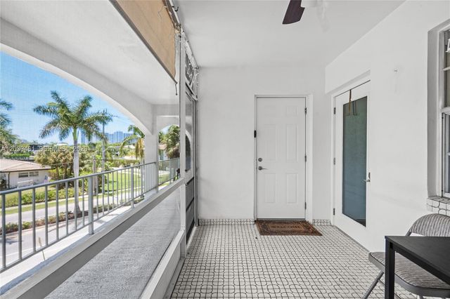 541 Blue Heron Dr 308, Hallandale Beach, FL 33009