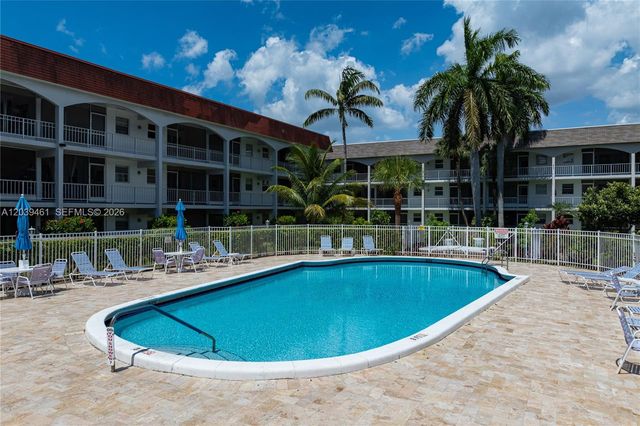 541 Blue Heron Dr 308, Hallandale Beach, FL 33009