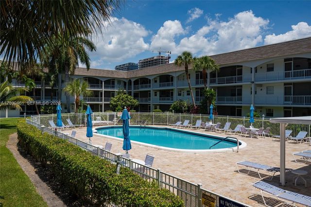 541 Blue Heron Dr 308, Hallandale Beach, FL 33009
