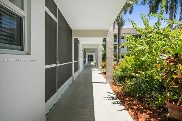 541 Blue Heron Dr 308, Hallandale Beach, FL 33009
